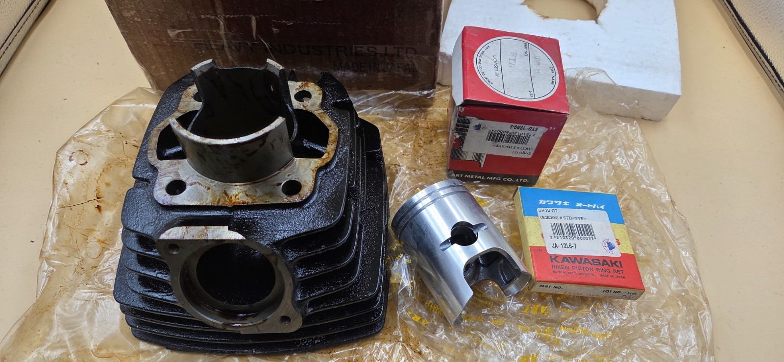 Kawasaki 100 G3 G3SS G3TR G7 KE100  Cylinder Genuine Nos Japan Free Piston Set 