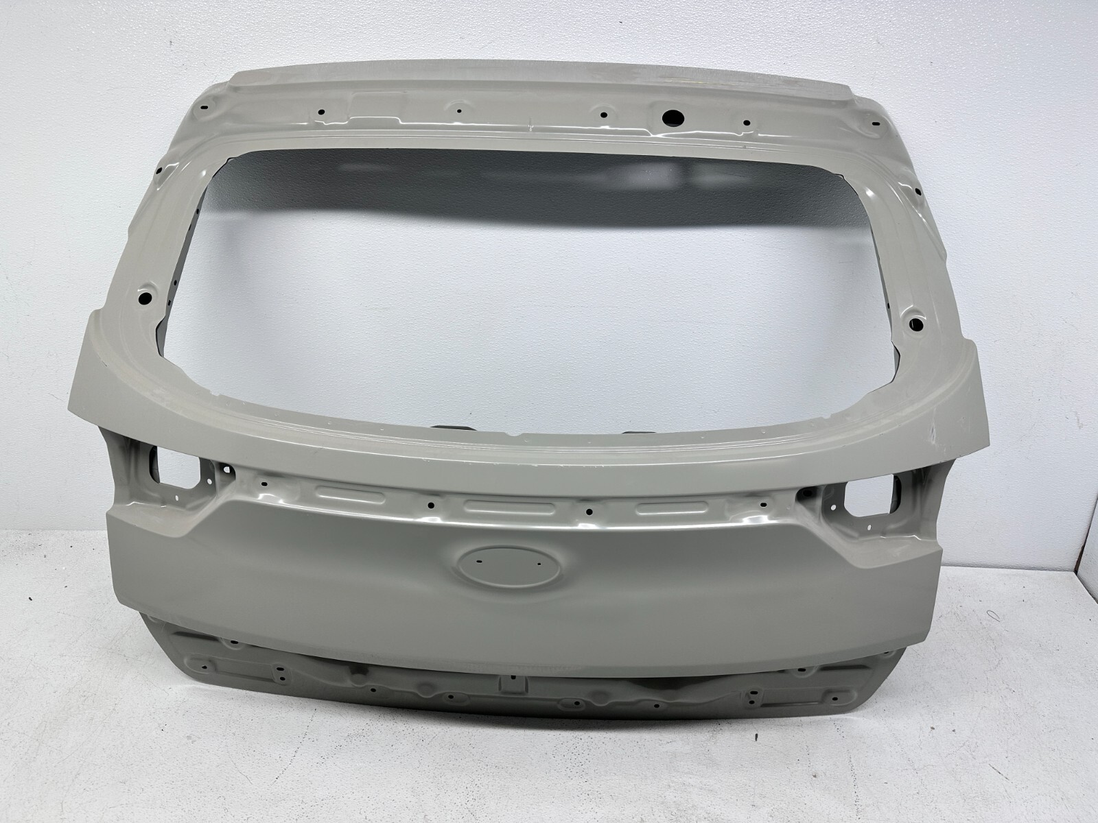 New Genuinw Trunk/Hatch/Tailgate Manual Liftgate Rear 17-22 KIA SPORTAGE LX OEM
