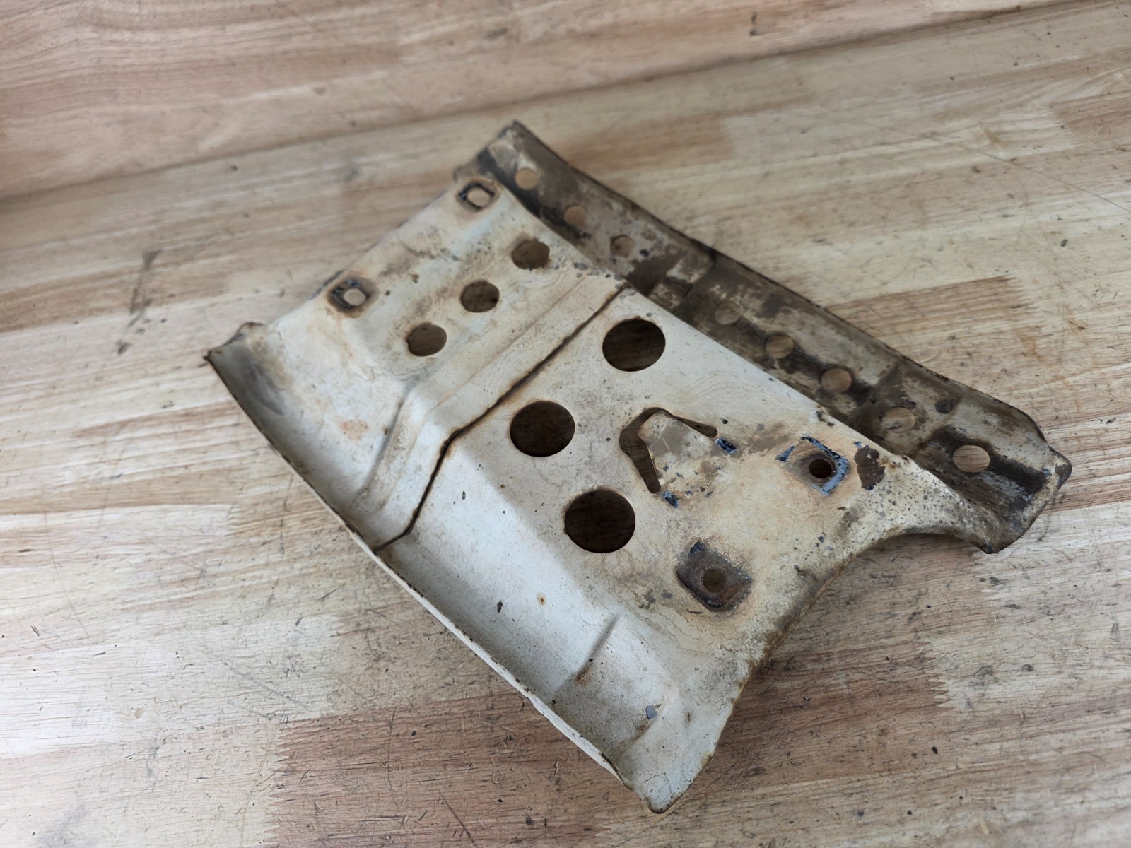 1986 86 ATC200X HONDA OEM REAR SWING ARM SKID PLATE GUARD 1987 87 ATC 200X 1986 86 ATC200X HONDA OEM REAR SWING ARM SKID PLATE GUARD 1987 87 ATC 200X