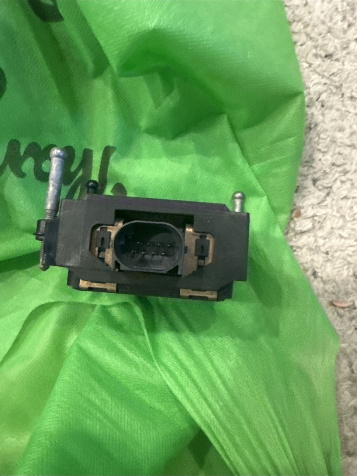 2017-2019 Honda CR-V Front Radar Sensor ACC 36801-TLA-A06 Bosch OEM Used 2017-2019 Honda CR-V Front Radar Sensor ACC 36801-TLA-A06 Bosch OEM Used