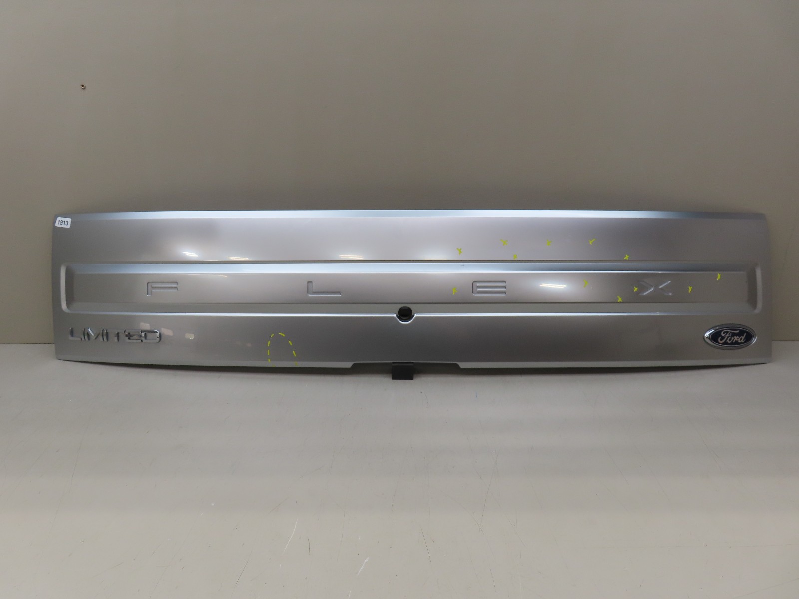 2014-2019 FORD FLEX LIMITED TAILGATE MOLDING TRIM OEM DA83-74402A30-AGW 2014-2019 FORD FLEX LIMITED TAILGATE MOLDING TRIM OEM DA83-74402A30-AGW