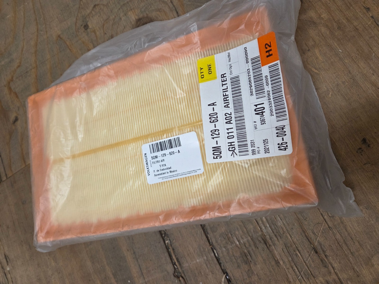 Brand New Genuine Volkswagen 5QM-129-620-A - Engine Air Filter Save Over Dealer Brand New Genuine Volkswagen 5QM-129-620-A - Engine Air Filter Save Over Dealer