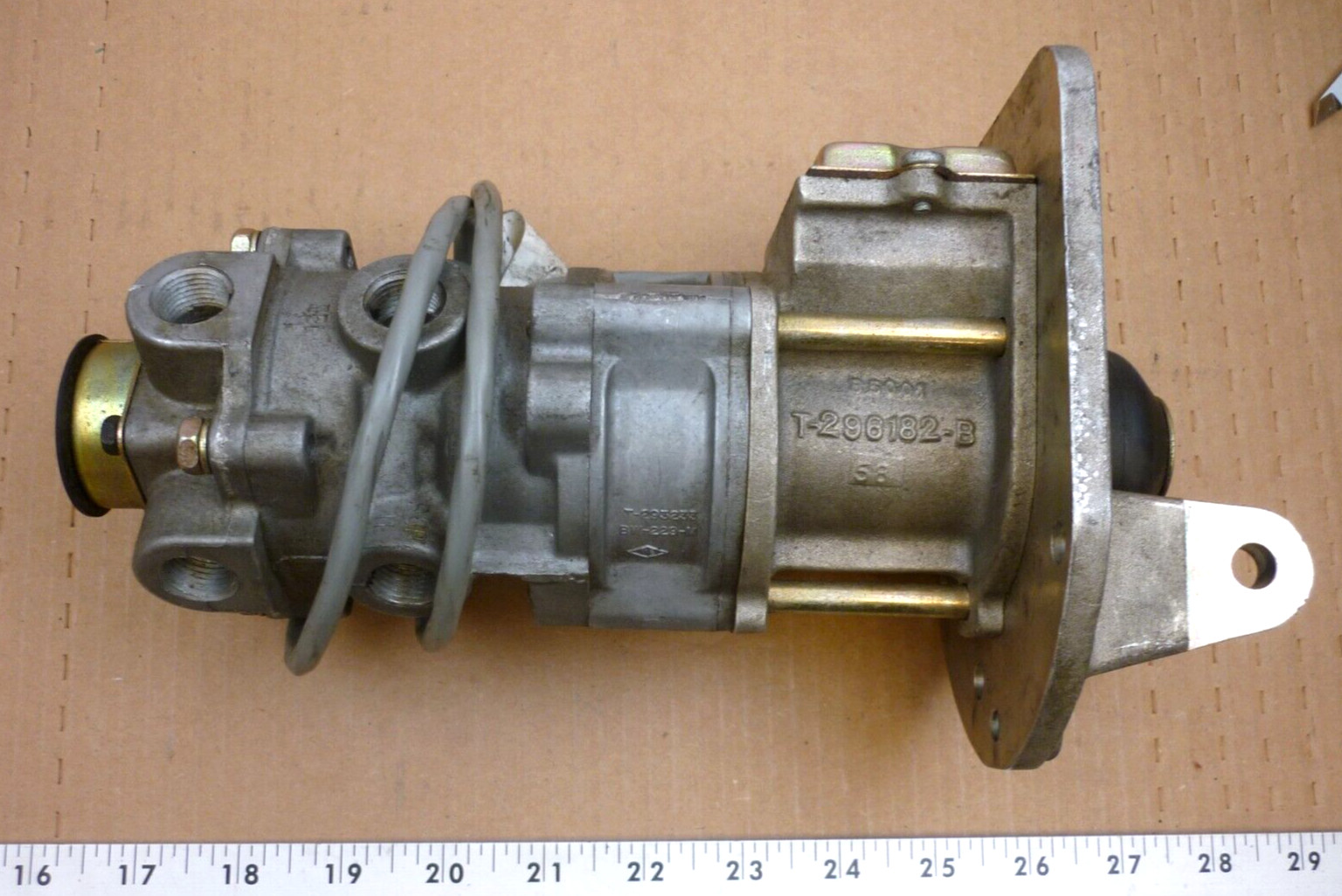 Bendix 60 psi Brake Valve w/Treadle 107703E-10-R Bendix 60 psi Brake Valve w/Treadle 107703E-10-R
