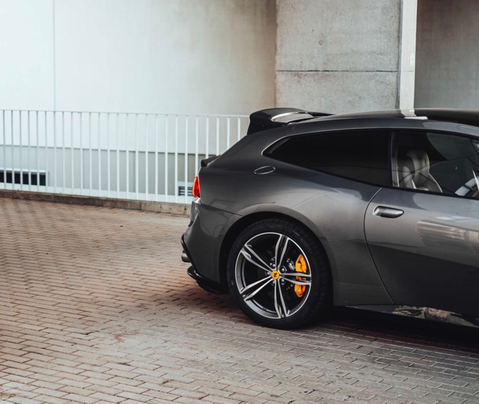 Carbon rear trunk spoiler for Ferrari GTC4Lusso