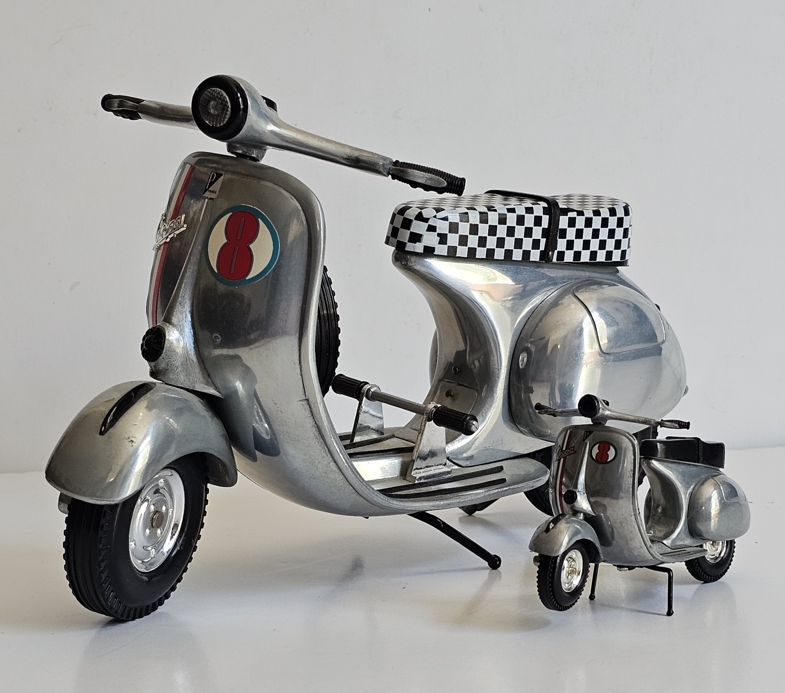 VTG Vespa Xonex 1:6 & 1:12 Scale Matching #8 Rally Motor Scooters Limited Set VTG Vespa Xonex 1:6 & 1:12 Scale Matching #8 Rally Motor Scooters Limited Set