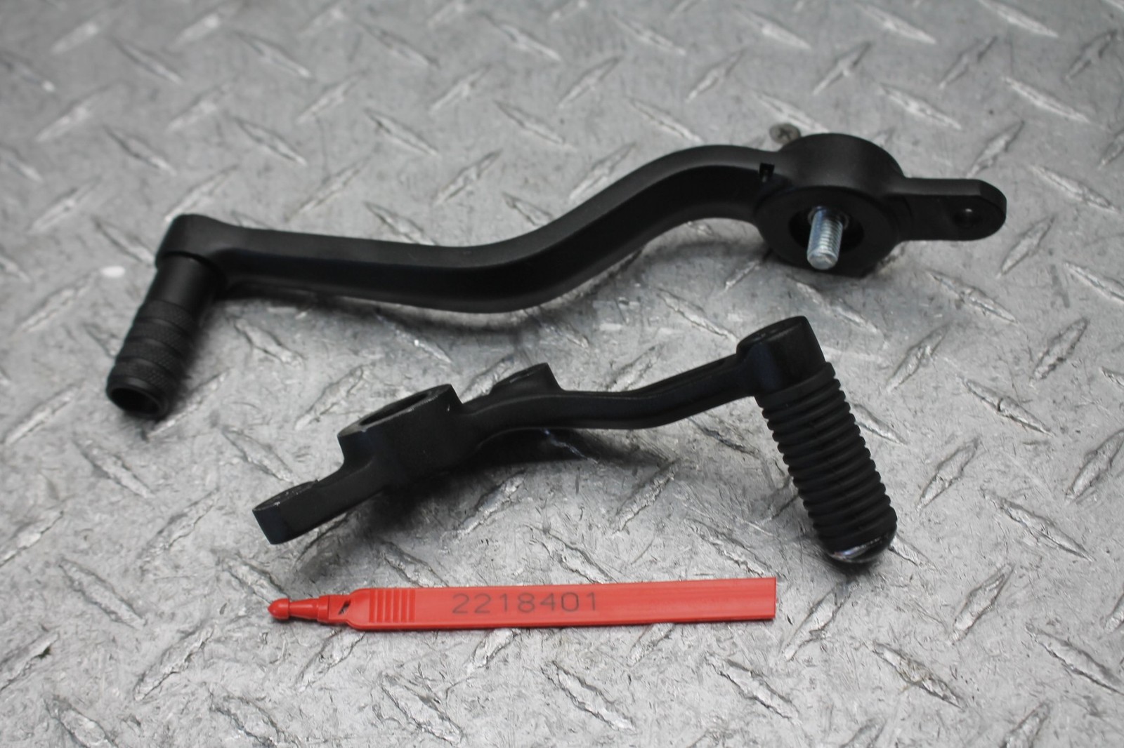 2024 INDIAN SCOUT BOBBER SHIFTER & BRAKE PEDAL CONTROL 1023282-658