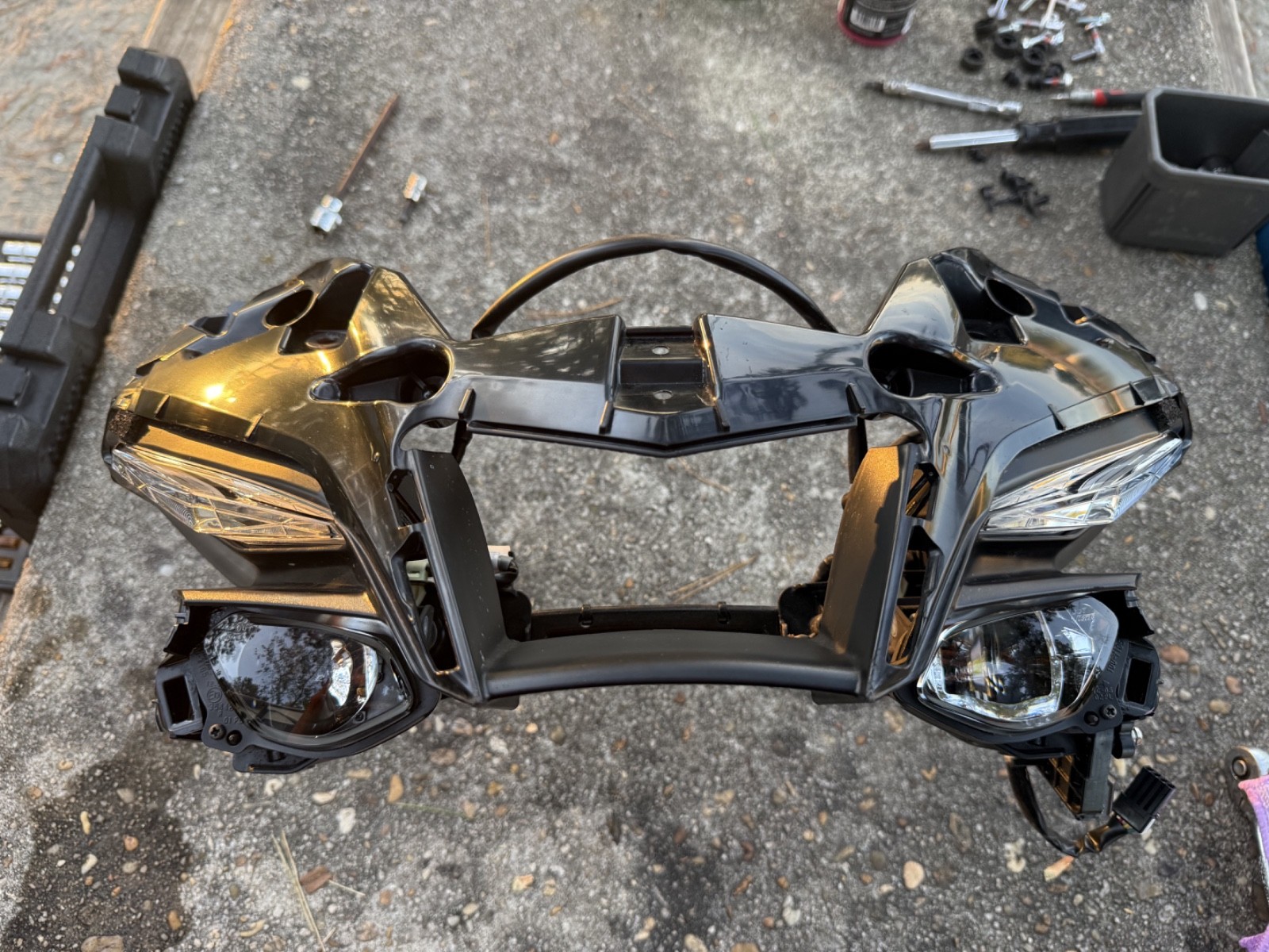 20-25 YAMAHA YZF R1 OEM FRONT HEADLIGHT HEAD LIGHT LAMP Full ASSEMBLY w Bracket 20-25 YAMAHA YZF R1 OEM FRONT HEADLIGHT HEAD LIGHT LAMP Full ASSEMBLY w Bracket