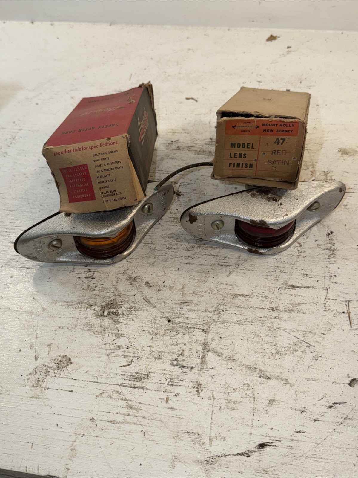 2-NOS New OEM Arrow 47 Armored Marker Clearance Lights Mack Peterbilt Rat Rod 2-NOS New OEM Arrow 47 Armored Marker Clearance Lights Mack Peterbilt Rat Rod