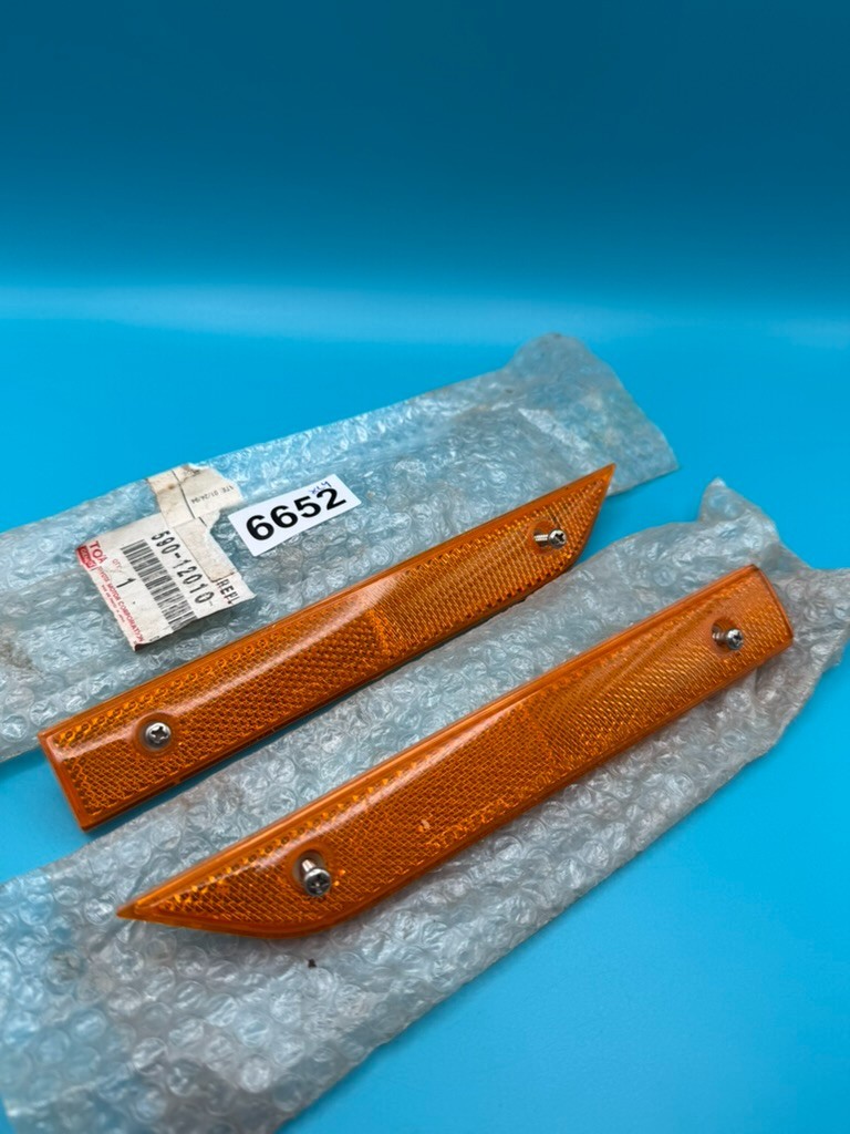 OEM NOS 1988 - 1991 Toyota Corolla Coupe Side Marker Light 8158012010 8159012010 OEM NOS 1988 - 1991 Toyota Corolla Coupe Side Marker Light 8158012010 8159012010