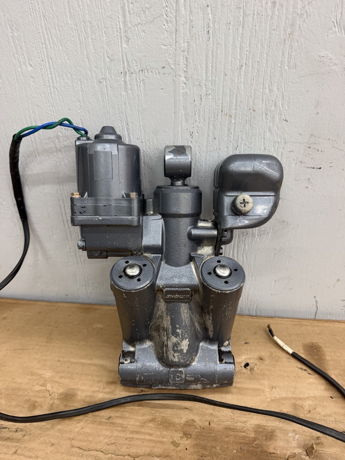 Yamaha 68V-43800-01-4D 2-Stroke 150 175 200 225 hp & F115 F150 Ox66  Tilt Trim