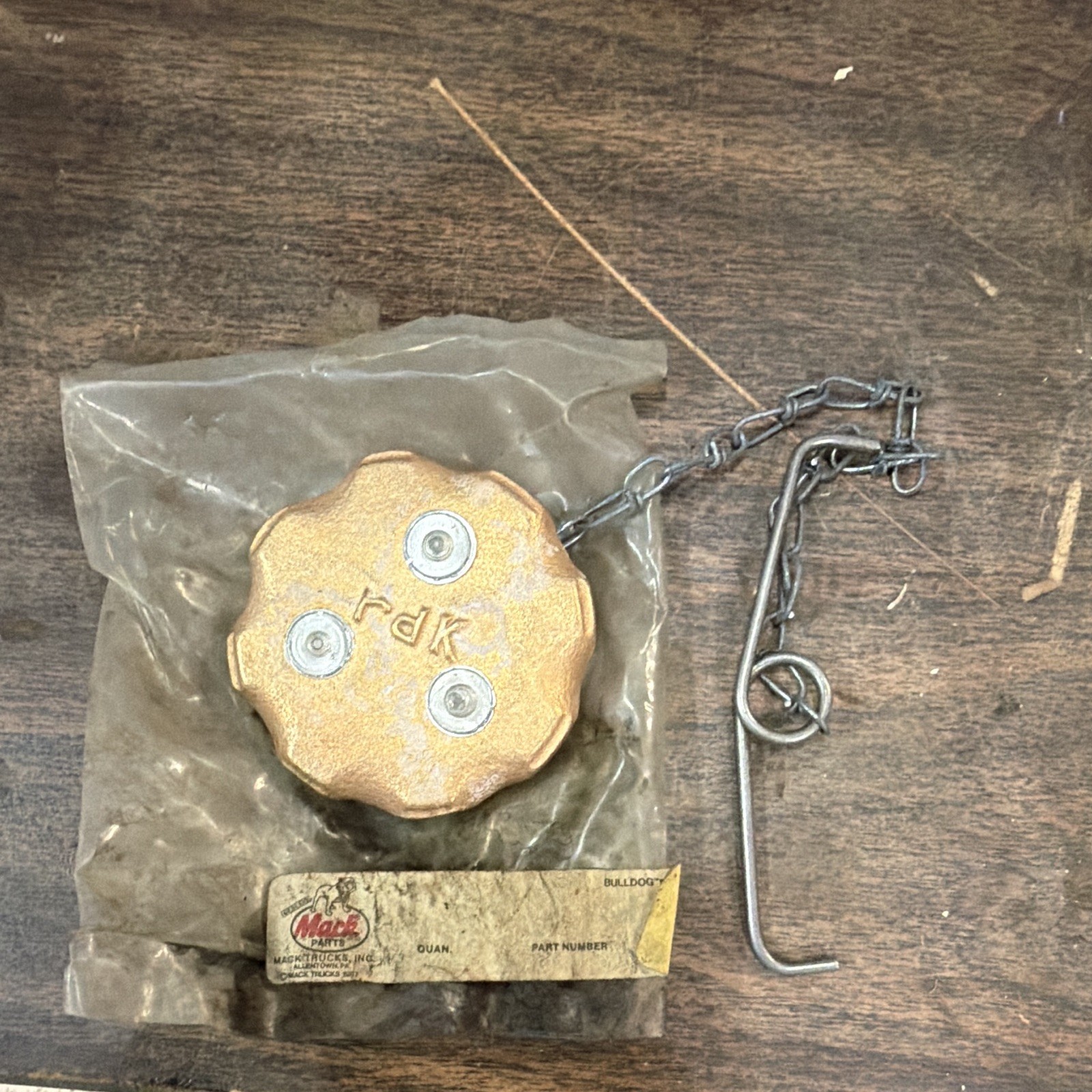 NOS Vintage Mack Trucks Brass Fuel Cap Vented 600007 21DJ08 Heavy Duty OEM 1987 NOS Vintage Mack Trucks Brass Fuel Cap Vented 600007 21DJ08 Heavy Duty OEM 1987