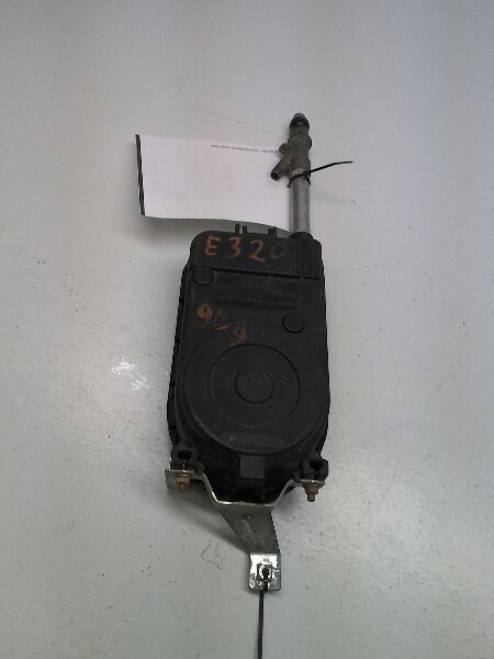 1994 1996 Mercedes-Benz E320 - Radio Antenna  - 2018200175 - R16077