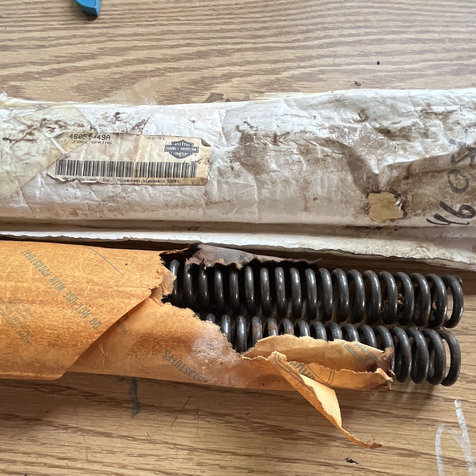 Harley-Davidson Vintage OEM 41mm Fork Springs. NOS. New Old Stock 46051-49a. A3 Harley-Davidson Vintage OEM 41mm Fork Springs. NOS. New Old Stock 46051-49a. A3