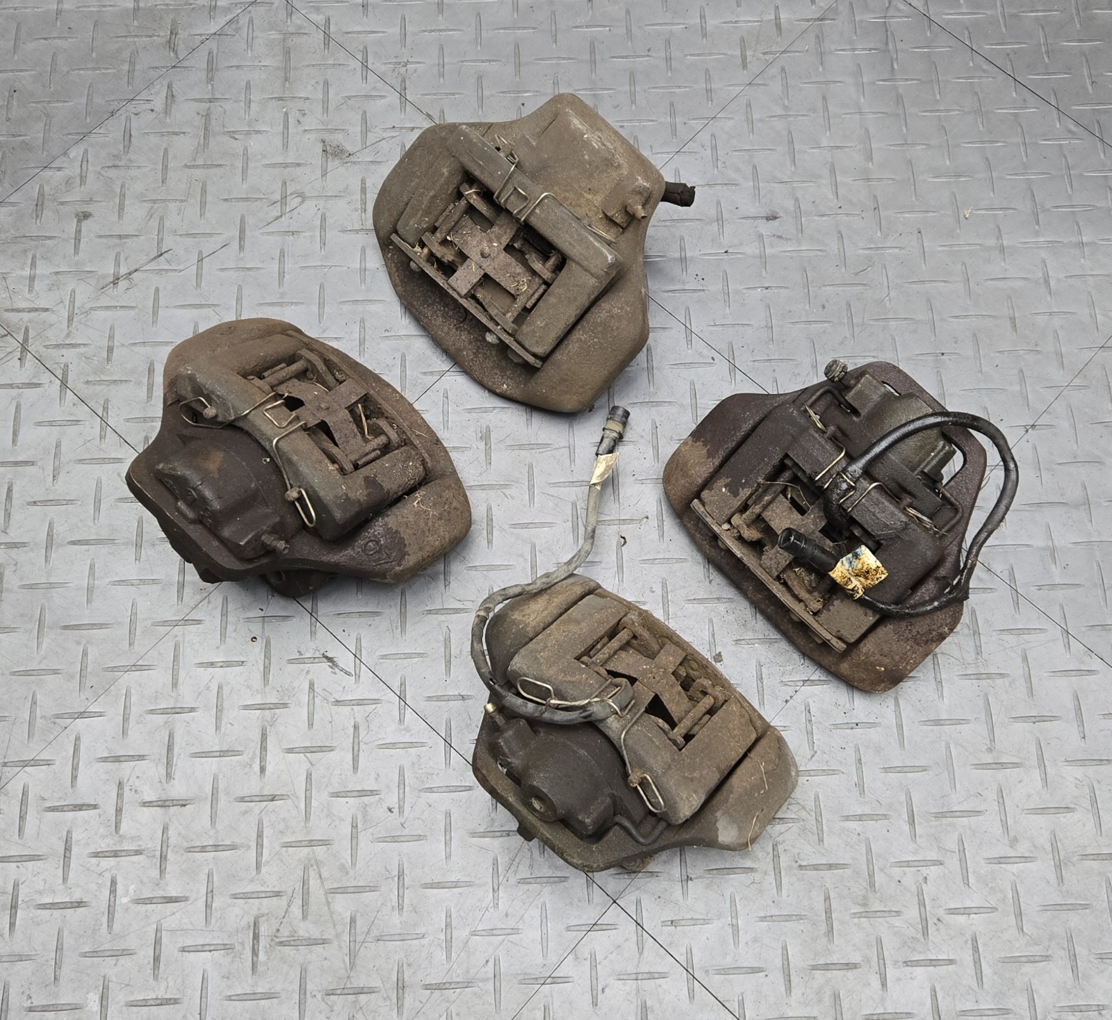 Porsche 944 NA set of front and rear brake calipers ( To Be Rebuilt ) Porsche 944 NA set of front and rear brake calipers ( To Be Rebuilt )