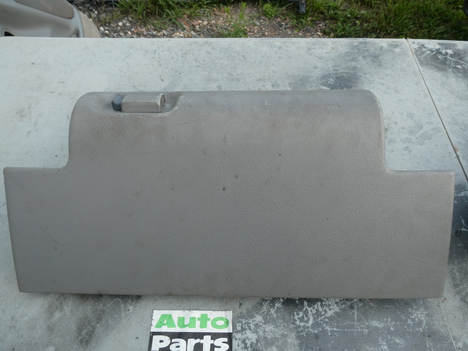 95-98 OBS Chevy CK1500 2500 3500 Suburban Tahoe - Gray Glove Box Assembly OEM 95-98 OBS Chevy CK1500 2500 3500 Suburban Tahoe - Gray Glove Box Assembly OEM