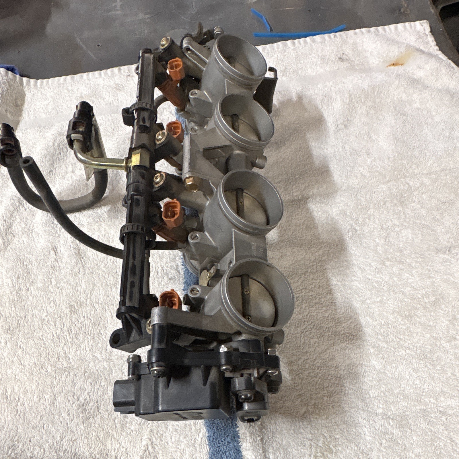 04-05 Suzuki GSXR600 Gsxr 600 Throttle Body Bodies Complete To With All Sensors 04-05 Suzuki GSXR600 Gsxr 600 Throttle Body Bodies Complete To With All Sensors