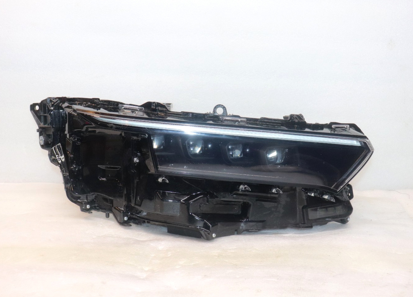 2023 2024 2025 Toyota Crown Headlight Right Passenger Full LED OEM 81145 30P90 2023 2024 2025 Toyota Crown Headlight Right Passenger Full LED OEM 81145 30P90