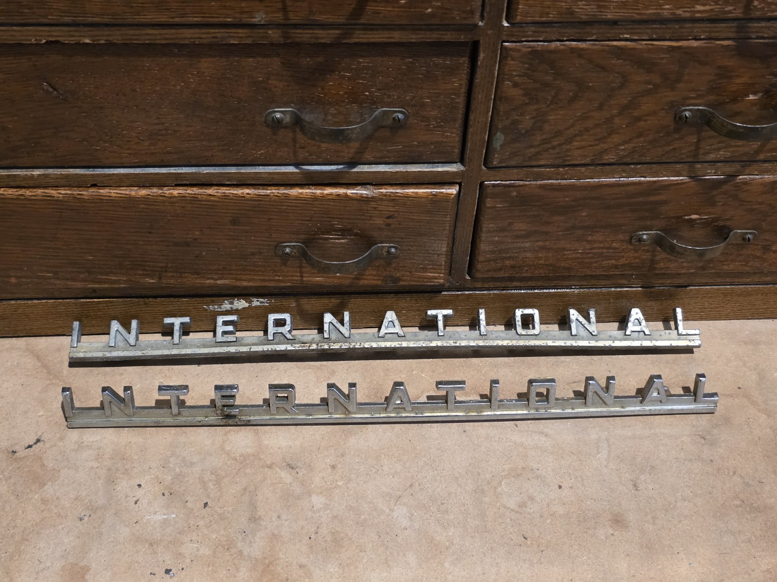 🔥 2 Vintage 40s-50s INTERNATIONAL Truck Body Side Emblems 🔥 2 Vintage 40s-50s INTERNATIONAL Truck Body Side Emblems