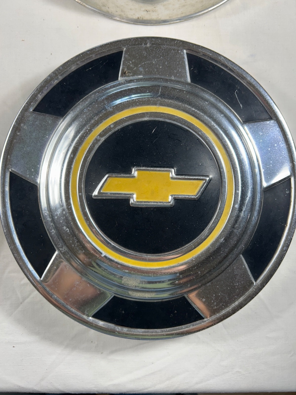 one, 1973-1987 Chevy C20 C30 C2500 C3500 Wheel Center Hub Cap, one only. one, 1973-1987 Chevy C20 C30 C2500 C3500 Wheel Center Hub Cap, one only.