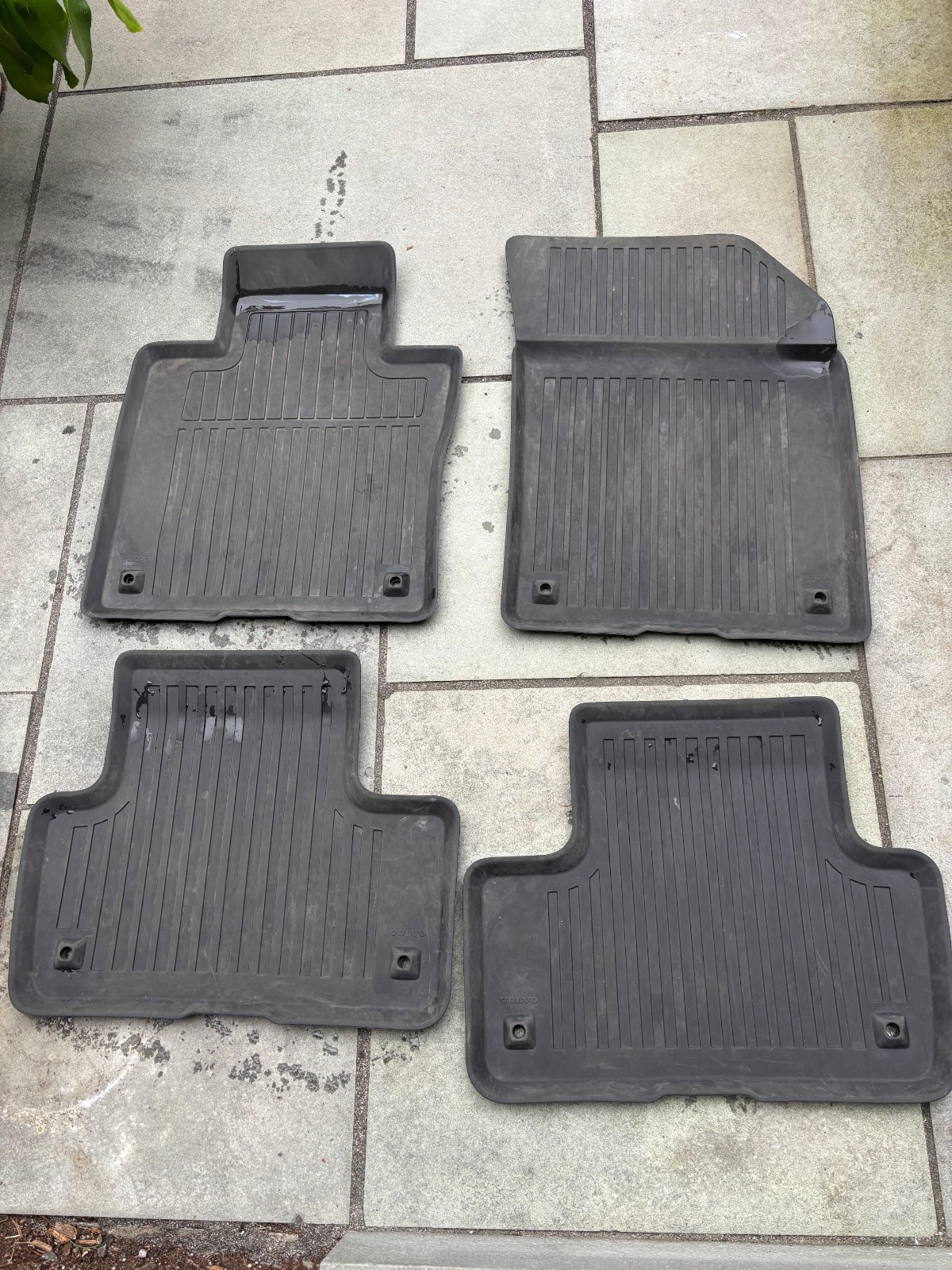 Genuine OEM Volvo XC60 All-Weather Floor Mats Set (2018–2026) 