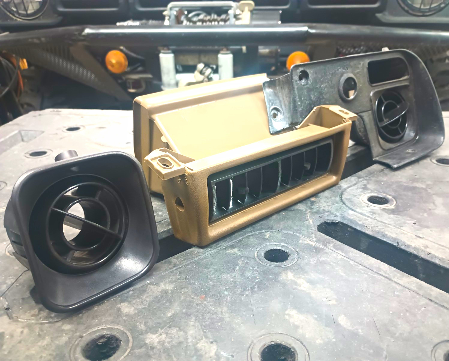 79-83 Toyota Pickup Dash Vents Brown Black HVAC Fresh Air OEM Vintage TEQ 79-83 Toyota Pickup Dash Vents Brown Black HVAC Fresh Air OEM Vintage TEQ