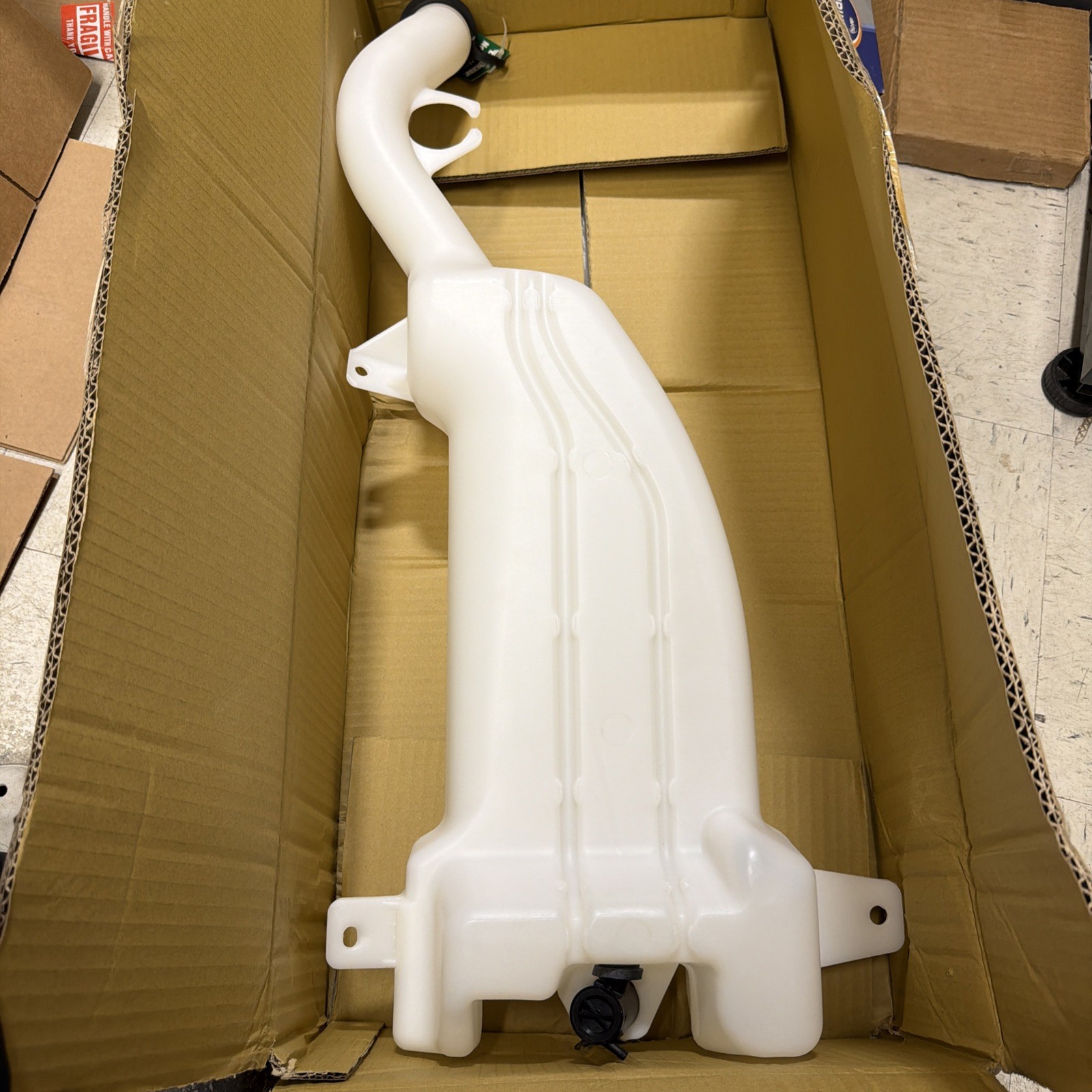 DORMAN 603-5204 Heavy Duty Windshield Washer Fluid Reservoir For 08-12 Cascadia
