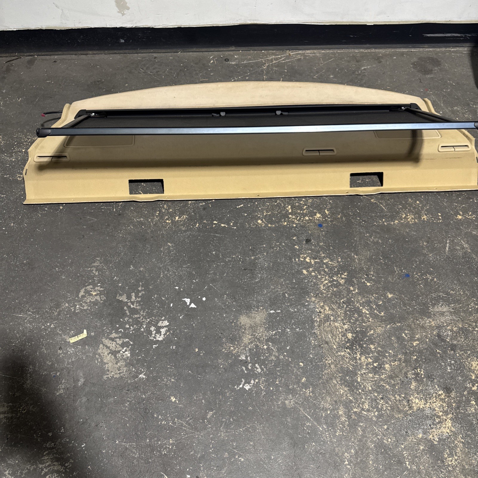 06-12 BMW E90 328i 335i 330i Rear Window Parcel Shelf Set w/Sunshade Beige 8136 06-12 BMW E90 328i 335i 330i Rear Window Parcel Shelf Set w/Sunshade Beige 8136