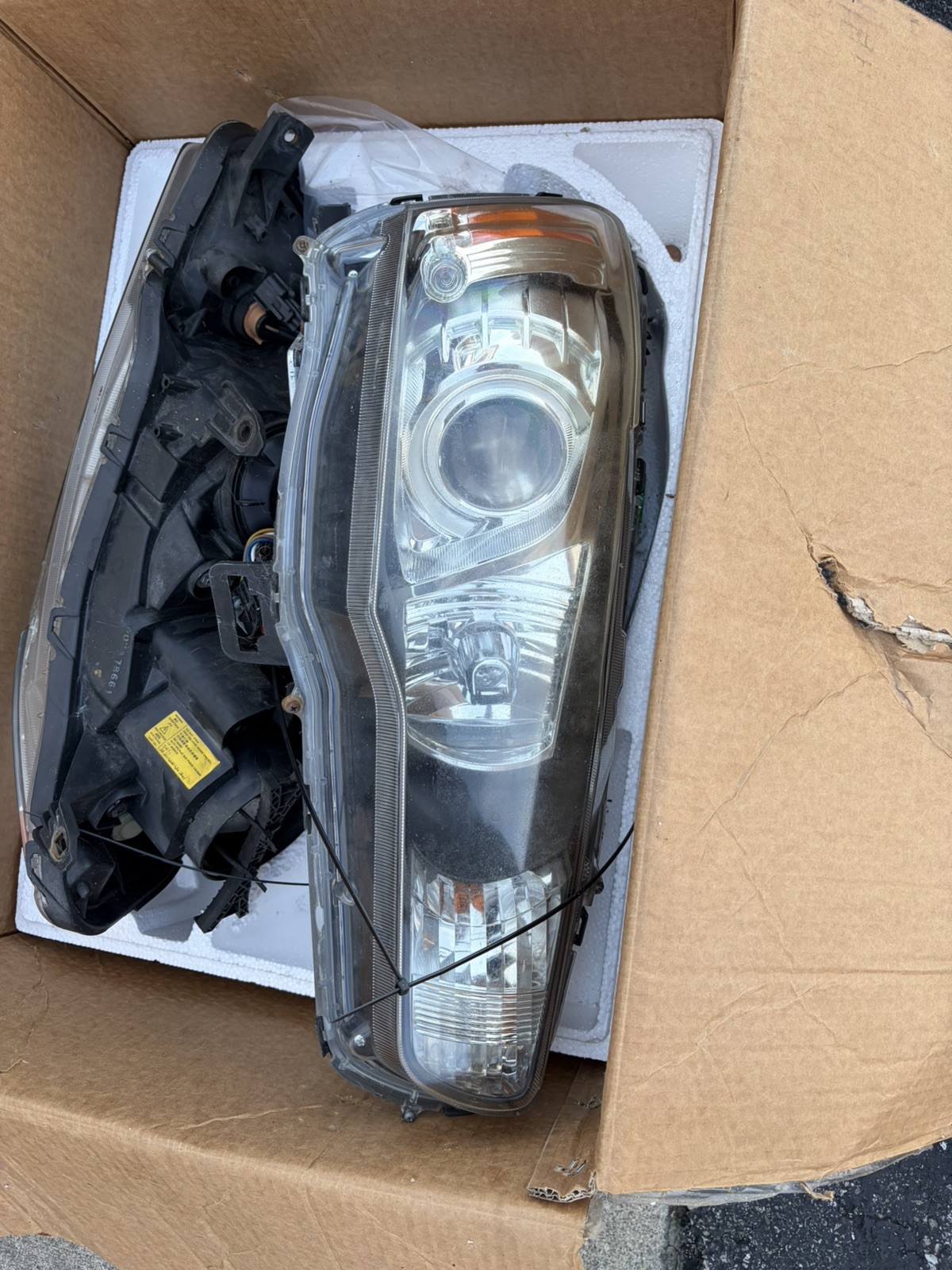 2008-2015 MITSUBISHI LANCER EVOLUTION 10 EVO X OEM HEADLIGHTS PAIR OEM USED 2008-2015 MITSUBISHI LANCER EVOLUTION 10 EVO X OEM HEADLIGHTS PAIR OEM USED