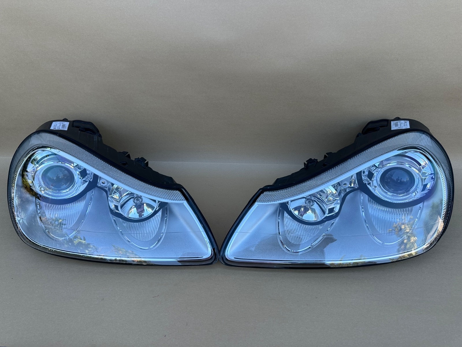2008-2010 Porsche Cayenne Dynamic Xenon HID Headlight assembly, Pair L & R