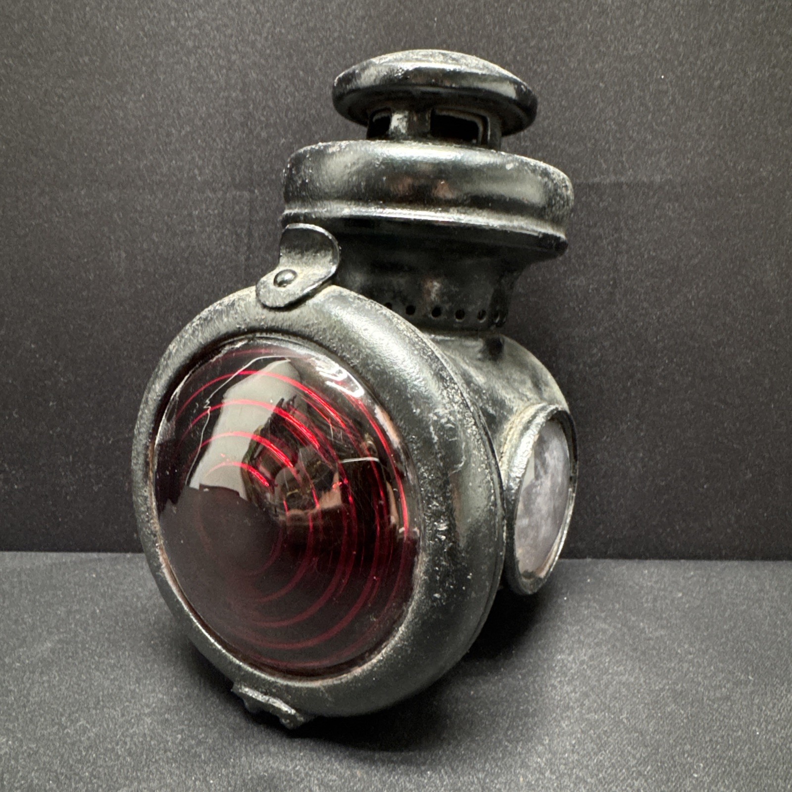 Model T Ford Vintage Antique Kerosene Tail Light Lamp (Missing Base Piece) Model T Ford Vintage Antique Kerosene Tail Light Lamp (Missing Base Piece)