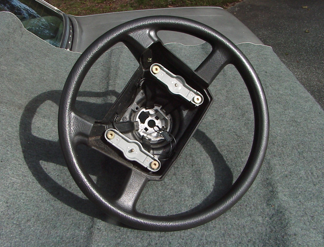Volvo 240 1990-1993 Steering Wheel With Horn Parts Set. Firm Grip. Volvo 240 1990-1993 Steering Wheel With Horn Parts Set. Firm Grip.