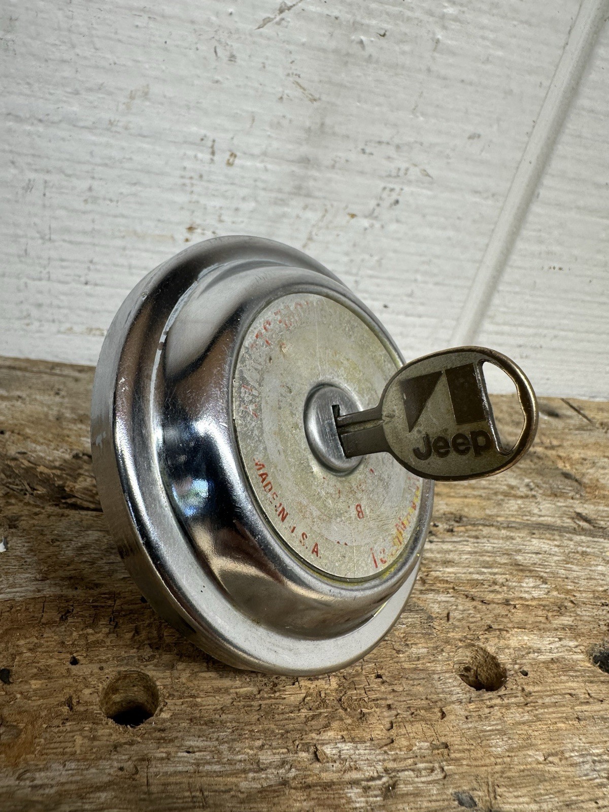 Jeep CJ locking Gas Cap with Jeep key Jeep CJ locking Gas Cap with Jeep key