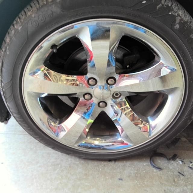 Used Wheel fits: 2011 Dodge Charger 18x7-1/2 5 spoke chrome clad Grade B